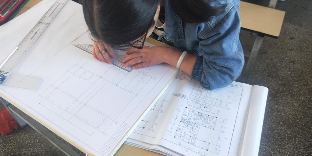 建筑工程系18级三年制大专生拉开建筑工程制图实习序幕
